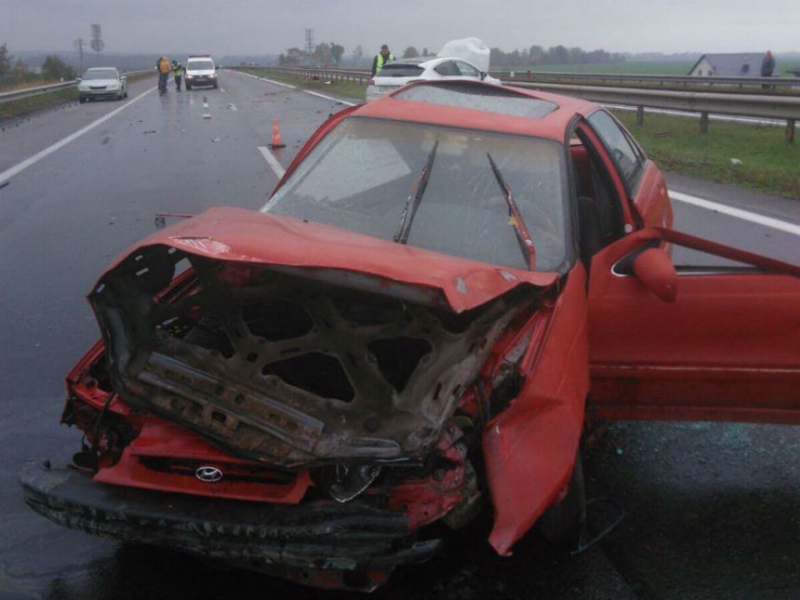 Возле Обчака женщина насмерть сбила пьяного пешехода и врезалась в Hyundai с пьяным водителем