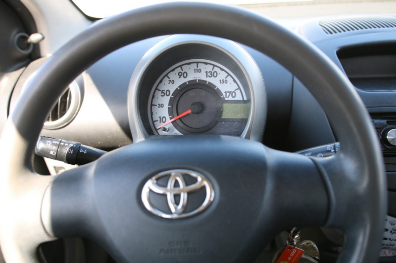 "Впятером ехать весело, но сложно. Зато она не ломается" – владелица Toyota Aygo о своем автомобиле