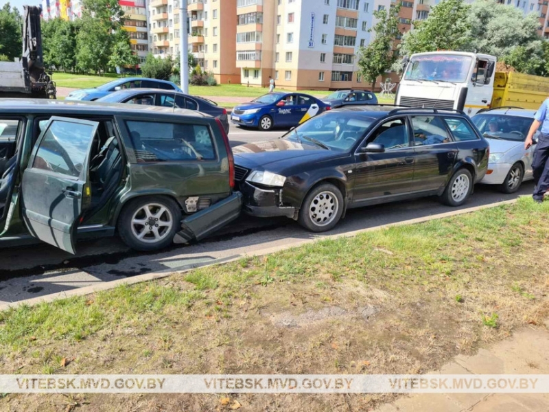 Из-за неисправности в рулевом Sprinter в Витебске выехал на встречку и протаранил четыре машины