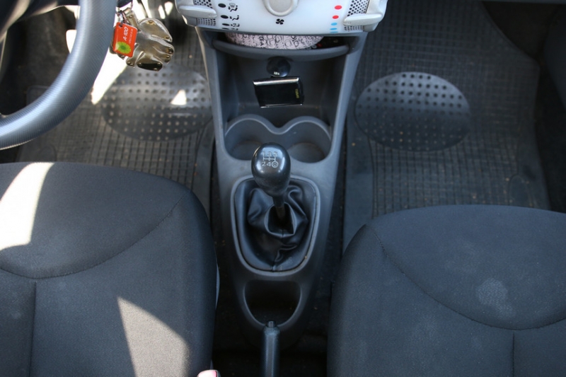 "Впятером ехать весело, но сложно. Зато она не ломается" – владелица Toyota Aygo о своем автомобиле