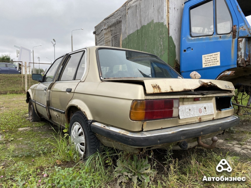 ​Даже на платных стоянках! Как брошенные автомобили побеждают закон