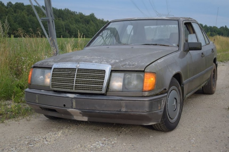 "Реанимация" Mercedes W124, деревянный Audi и мгновенная карма. ТОП автомобильных видео за июль