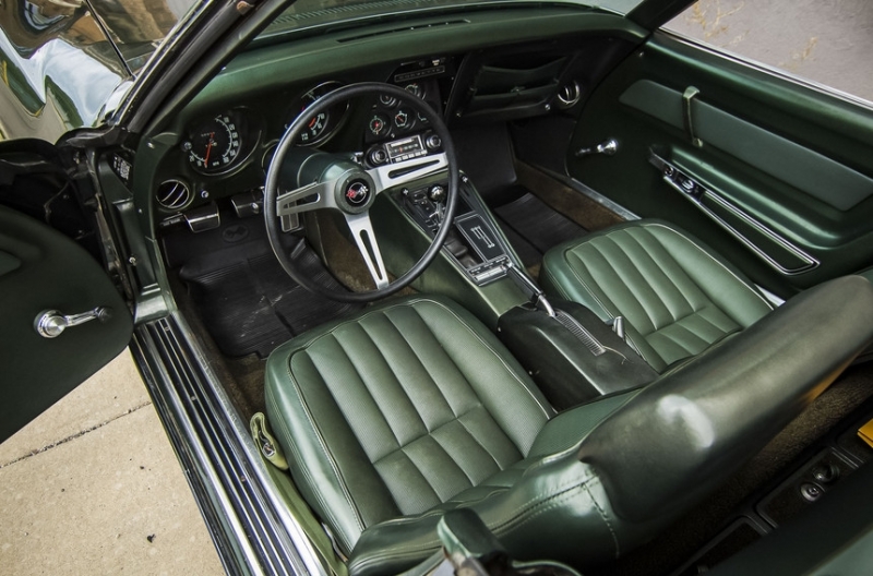Отлично сохранившийся Chevrolet Corvette С3 Stingray 1969 года выпуска выставлен на продажу