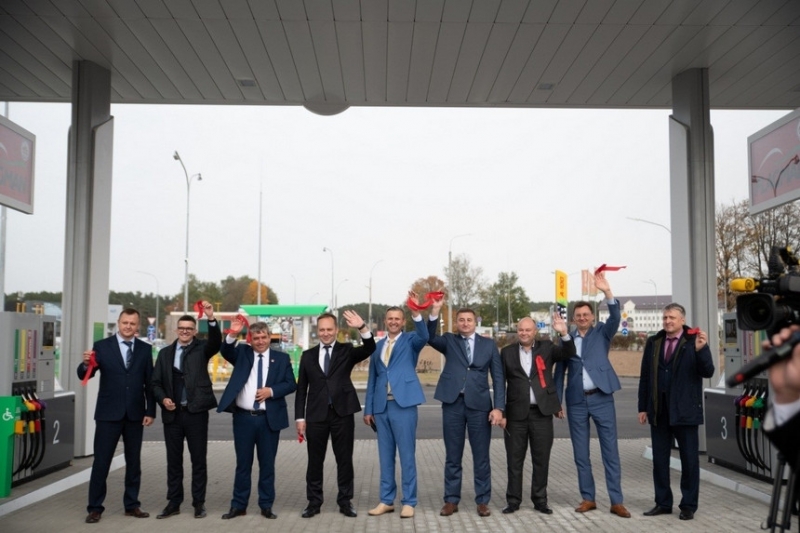 "Таямнічая папараць-кветка". В Минске открылась новая заправка "Белоруснефти" с интересной скульптурой