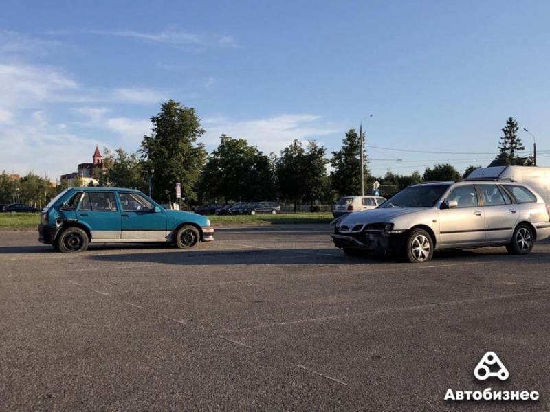 ​Даже на платных стоянках! Как брошенные автомобили побеждают закон