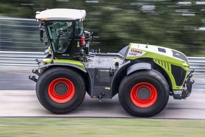 Немцы выпустили 500-сильный трактор Claas Xerion 5000 VC на Нюрбургринг и разогнали на рекорд