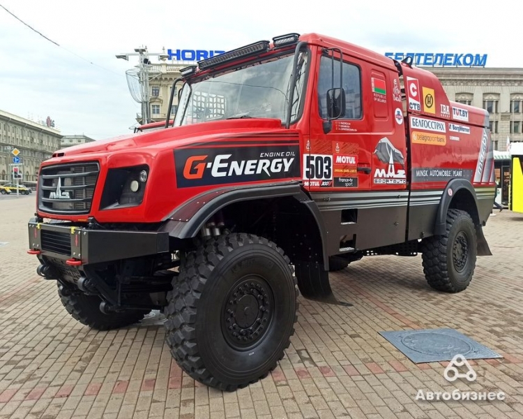 Новый электробус "Белкоммунмаш", "шоустоппер" от МТЗ и хэтчбек Geely. В Минске проходит выставка "Судьба гигантов"