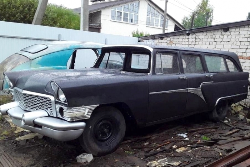 Редчайший санитарный ГАЗ-13С "Черный доктор" выставлен на продажу в России
