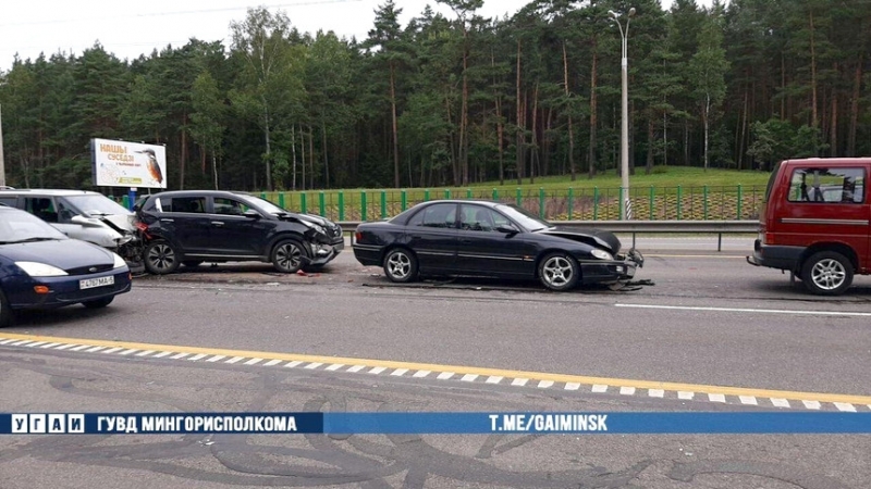 Массовое ДТП на МКАД - столкнулись четыре автомобиля