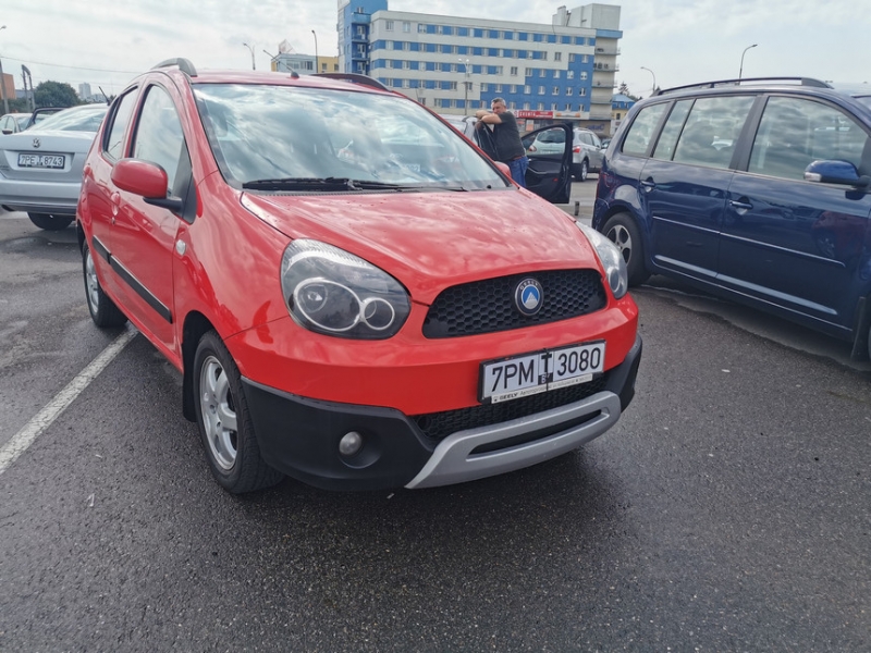 Жив, курилка? Репортаж с авторынка в Ждановичах