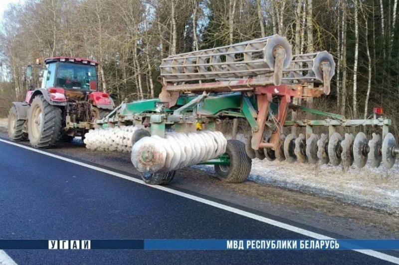 На трассе М6 Peugeot врезался в трактор - погиб пассажир. Вынесен приговор