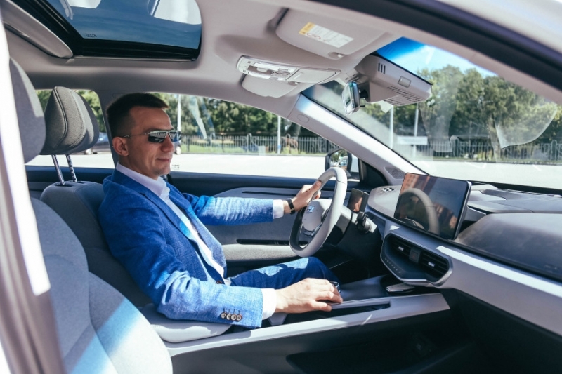 Почему за Geely выстраивается очередь? Интервью с директором "Лакшери Моторс Плюс"