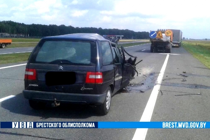 Водитель Citroen Evasion погибла на М1 при столкновении с грузовиком МАЗ