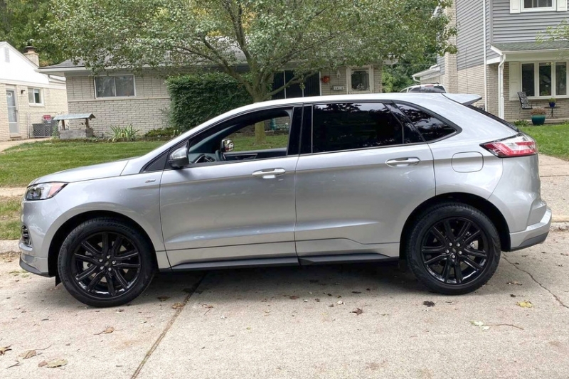 Ford неожиданно подарил новенький кроссовер простому американскому газонокосильщику