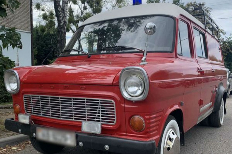 Яркий раритетный Ford появился на дорогах Беларуси. Какова его история?