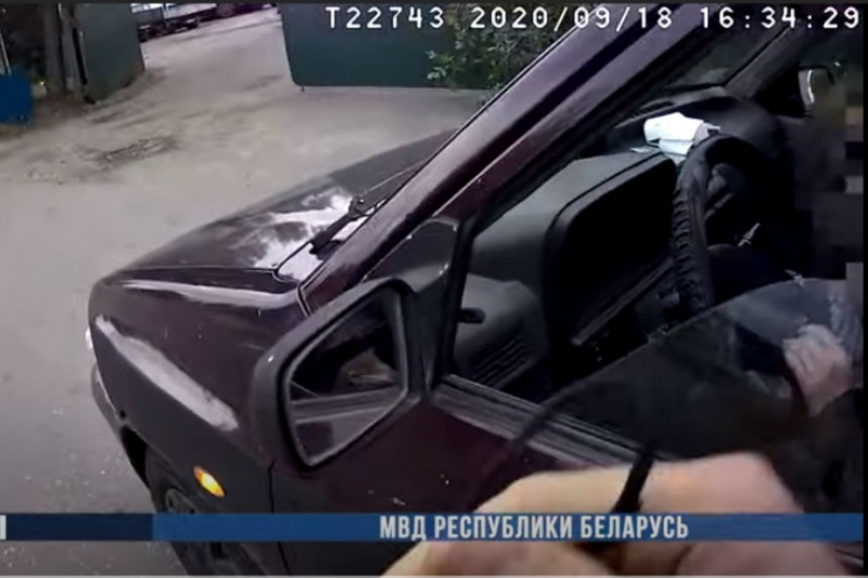 Видео: пьяная мать везла в авто троих детей