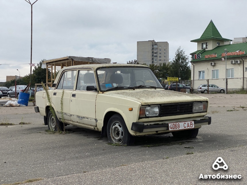 ​Даже на платных стоянках! Как брошенные автомобили побеждают закон