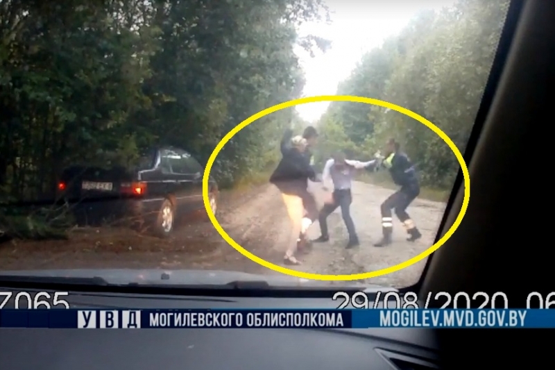 Пьяный бесправник в Краснопольском районе пытался поджечь инспектора ГАИ и отобрать у него пистолет