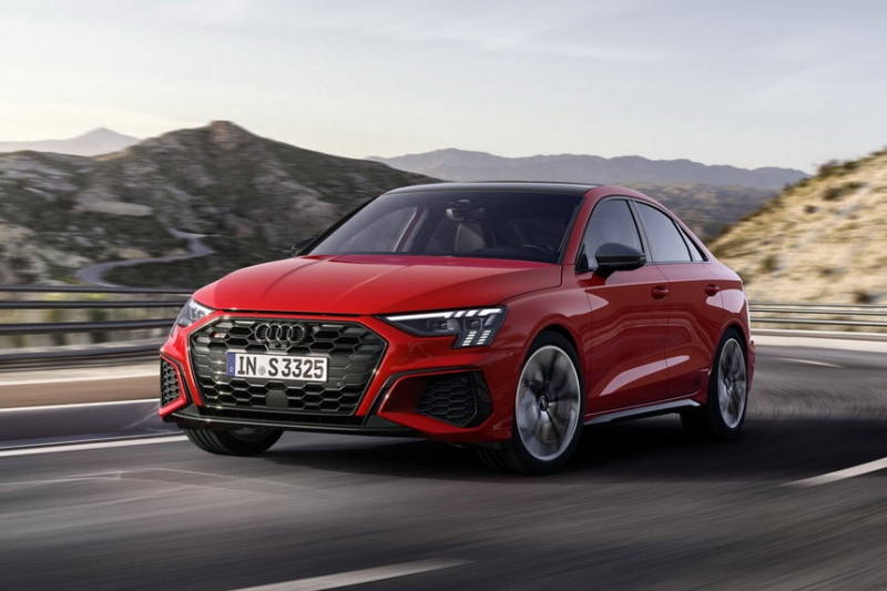 До первой "сотни" за 4,8 секунды: Audi представила новое поколение S3