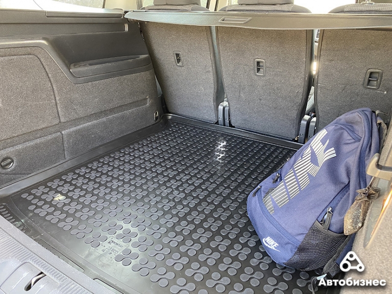 Народным стать не успел. Чем хорош Volkswagen Sharan второго поколения?