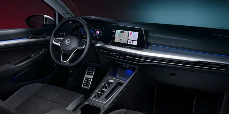 Новый универсал Volkswagen Golf дебютировал в двух версиях
