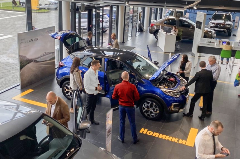 "Думаю: когда еще смогу поменять машину?!" Как Renault распродает склад со скидками 5 000 и откуда взялся кредит?