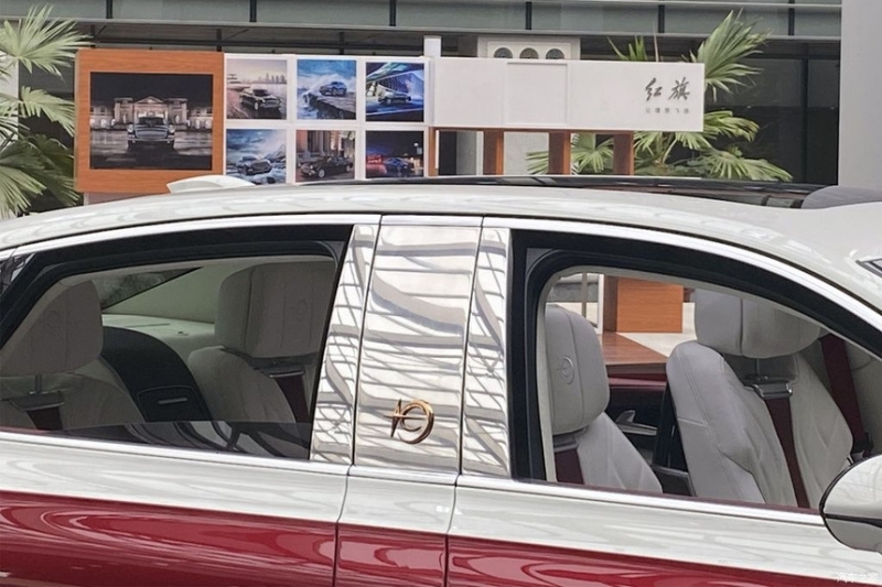Китайский аналог «Ауруса» длиннее и втрое дешевле - шикарная новинка от Hongqi