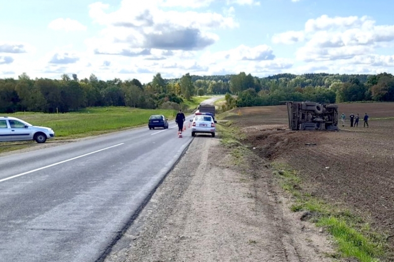 Самосвал МАЗ опрокинулся под Витебском - водитель госпитализирован