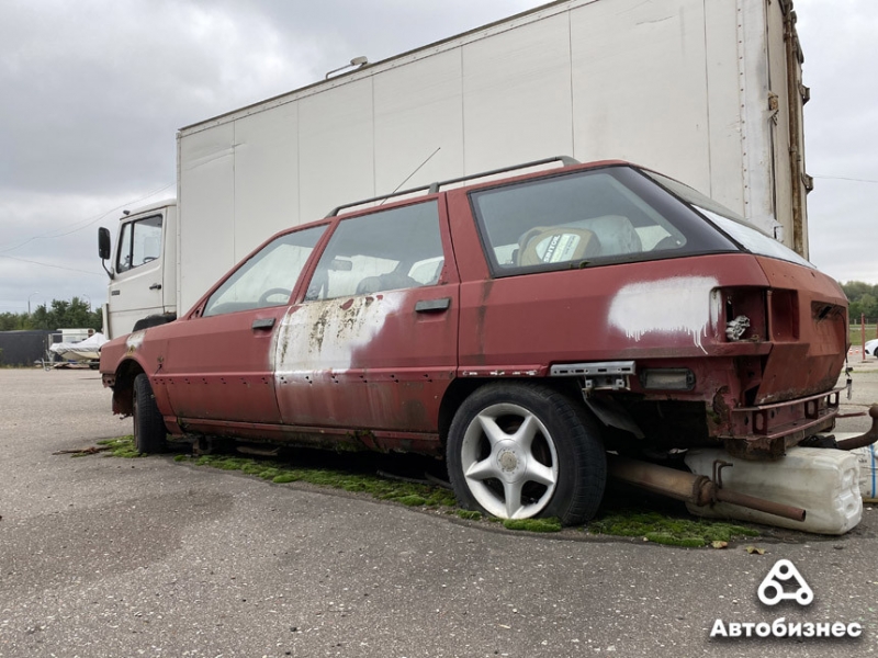 ​Даже на платных стоянках! Как брошенные автомобили побеждают закон