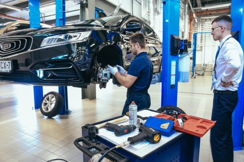 Почему за Geely выстраивается очередь? Интервью с директором "Лакшери Моторс Плюс"