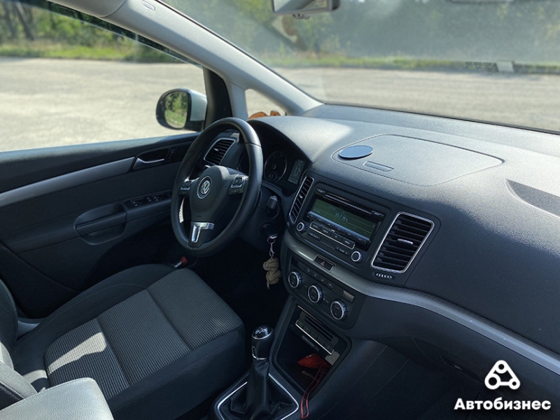 Народным стать не успел. Чем хорош Volkswagen Sharan второго поколения?