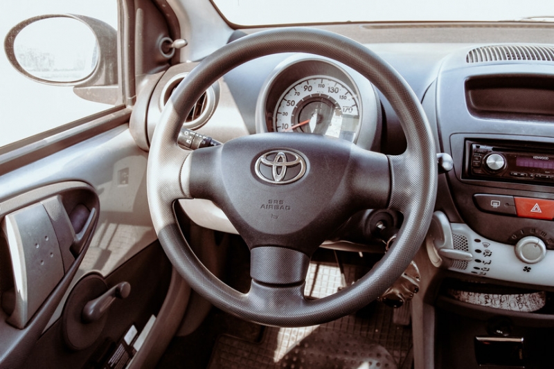 "Впятером ехать весело, но сложно. Зато она не ломается" – владелица Toyota Aygo о своем автомобиле