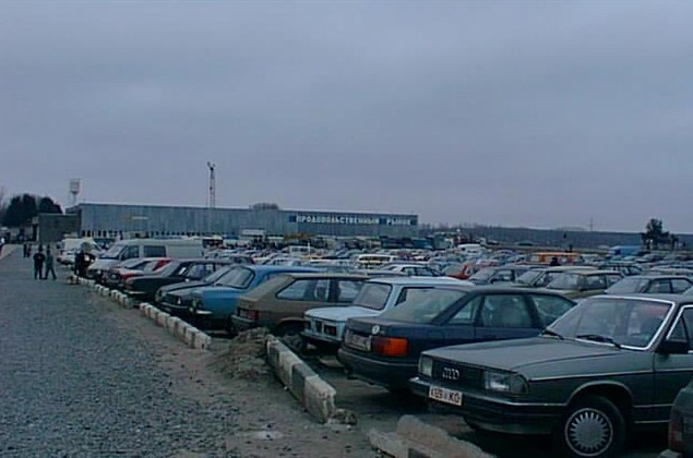 Жив, курилка? Репортаж с авторынка в Ждановичах