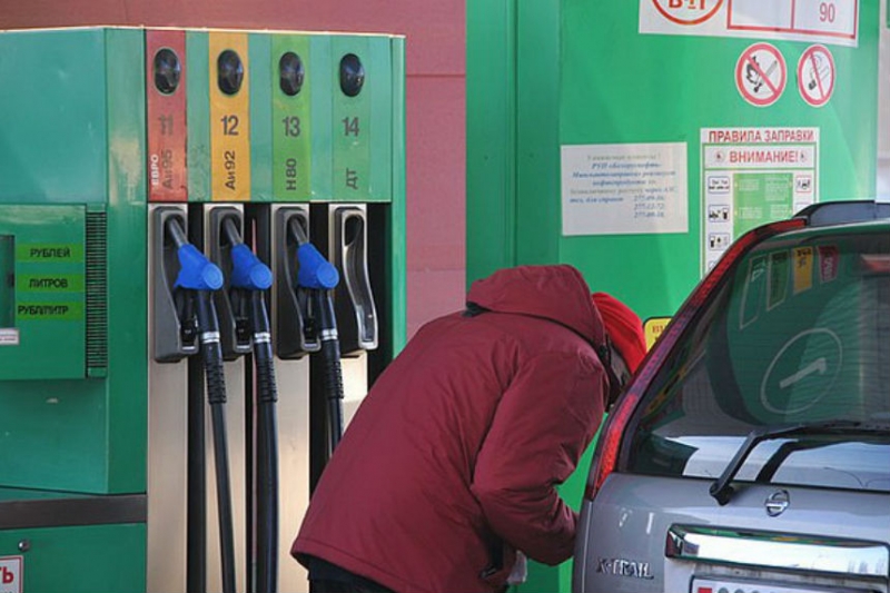 Минчанин продал знакомым более 620 литров краденого топлива