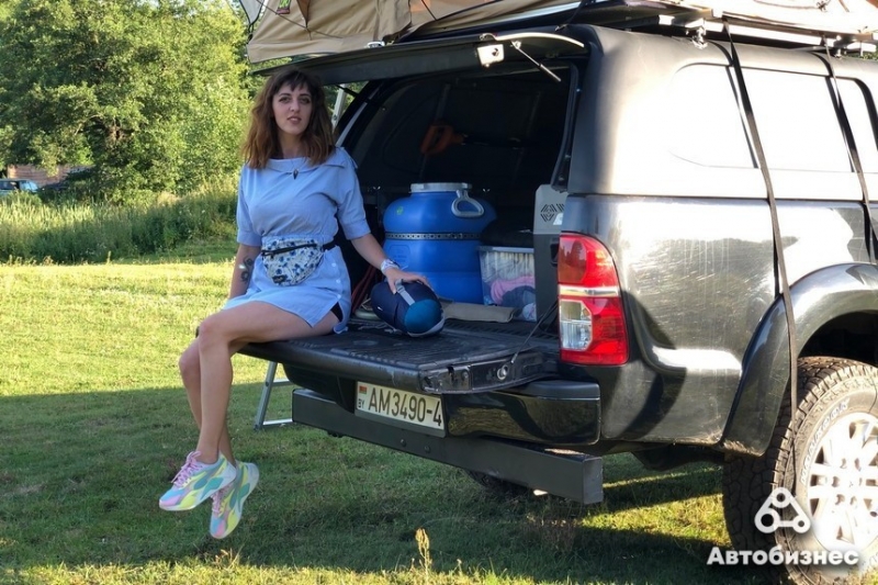 "Мечтаем доехать до Кейптауна". Семья из Гродно сделала из Toyotа Hilux машину для путешествий по глухим местам