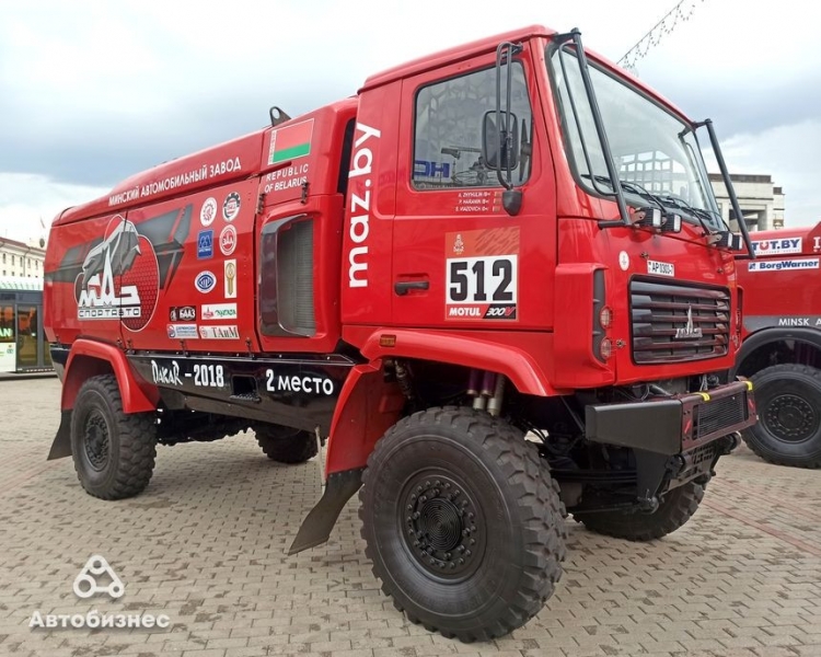Новый электробус "Белкоммунмаш", "шоустоппер" от МТЗ и хэтчбек Geely. В Минске проходит выставка "Судьба гигантов"