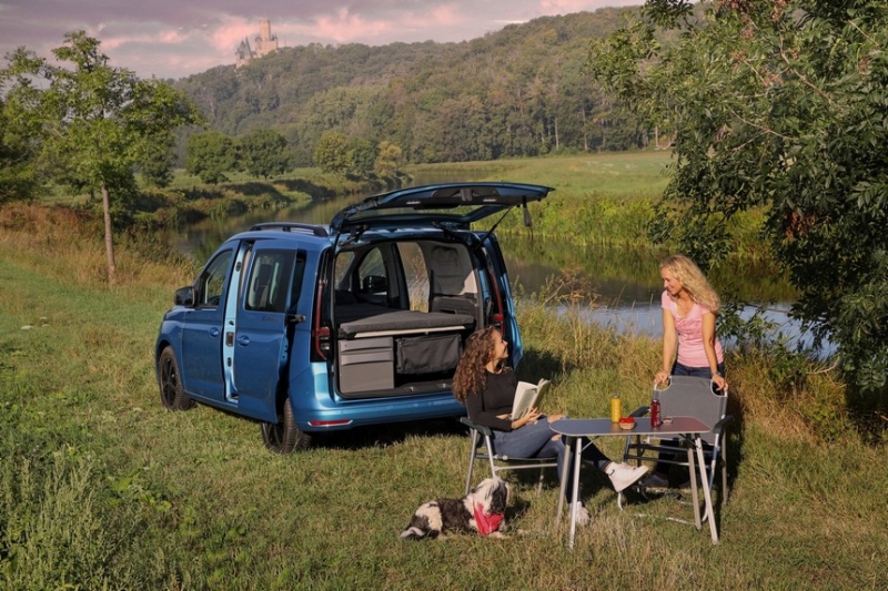 Volkswagen представил новый мини-кемпер Caddy California