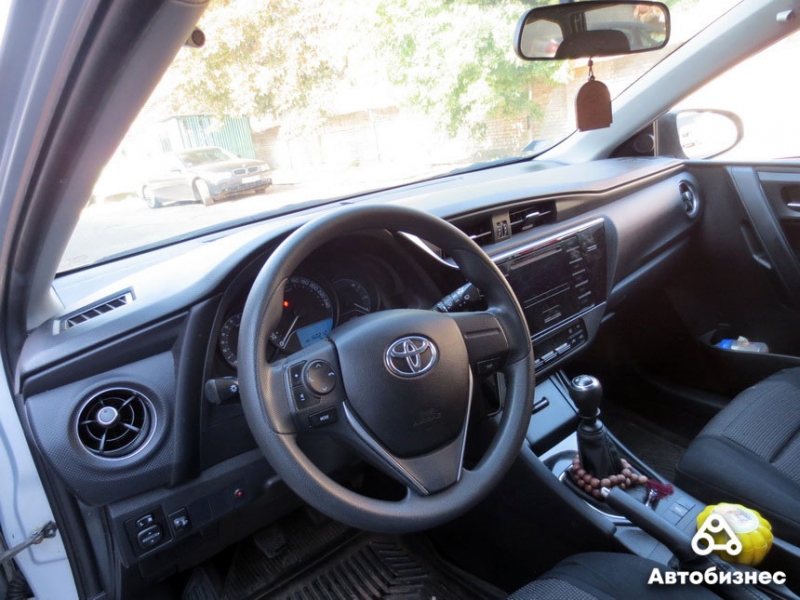 "По надежности и престижу Volkswagen и в подметки Toyota не годится". Мнение владельца Toyota Auris
