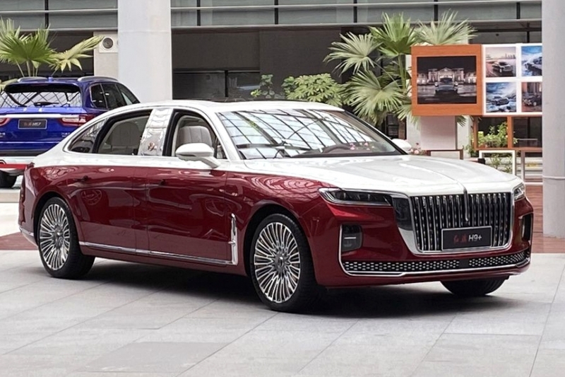 Китайский аналог «Ауруса» длиннее и втрое дешевле - шикарная новинка от Hongqi