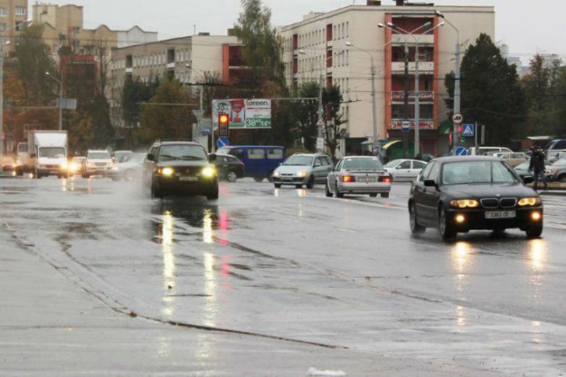 С 25 августа водители обязаны будут двигаться с включенным ближним светом фар днем