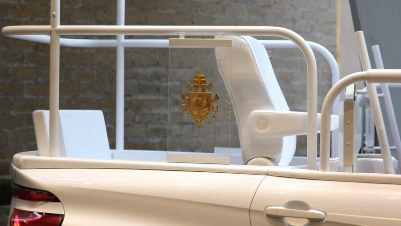 Папа Римский пересел на специальную водородную Toyota Mirai