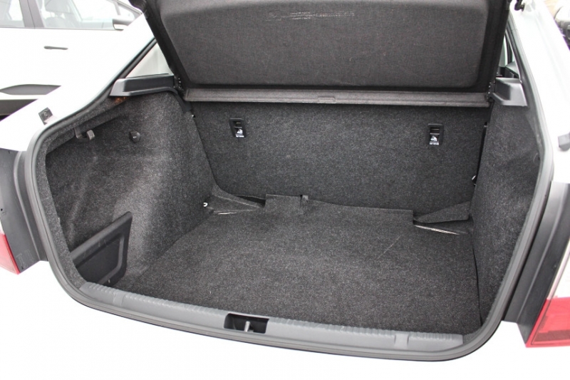 Машины из России возвращаются? Площадка по продаже дилерской "бэушки" занялась российскими авто