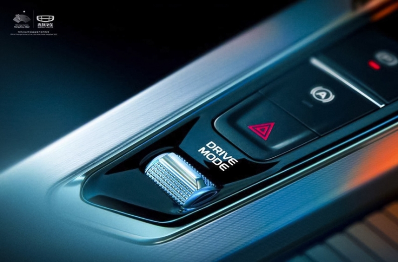 Первые официальные фото интерьера седана Geely Preface, построенного на агрегатах Volvo