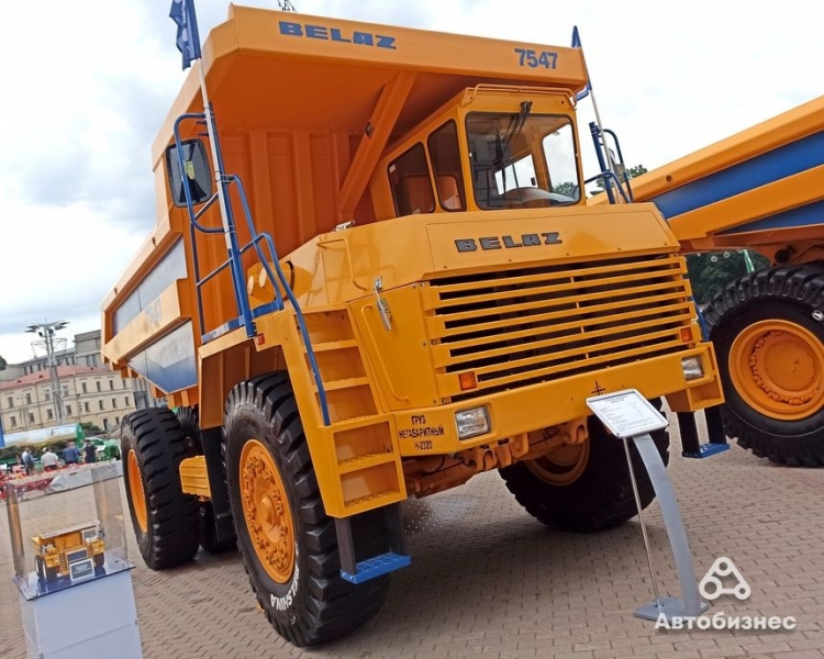 Новый электробус "Белкоммунмаш", "шоустоппер" от МТЗ и хэтчбек Geely. В Минске проходит выставка "Судьба гигантов"
