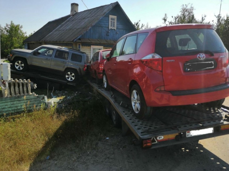 Под Молодечно в ДТП повреждены три автомобиля одного владельца