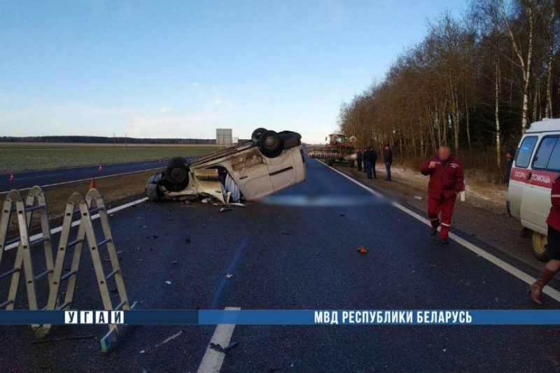 На трассе М6 Peugeot врезался в трактор - погиб пассажир. Вынесен приговор