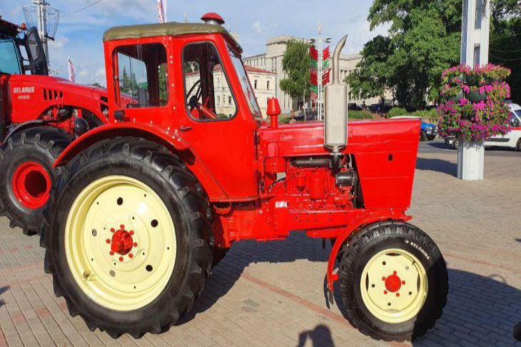 В центр Минска приехали гигантские машины. Посмотрели, как они выглядят