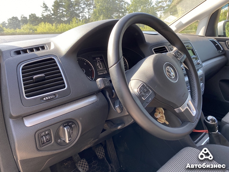 Народным стать не успел. Чем хорош Volkswagen Sharan второго поколения?