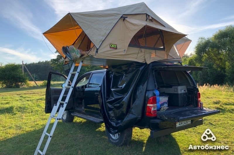 "Мечтаем доехать до Кейптауна". Семья из Гродно сделала из Toyotа Hilux машину для путешествий по глухим местам