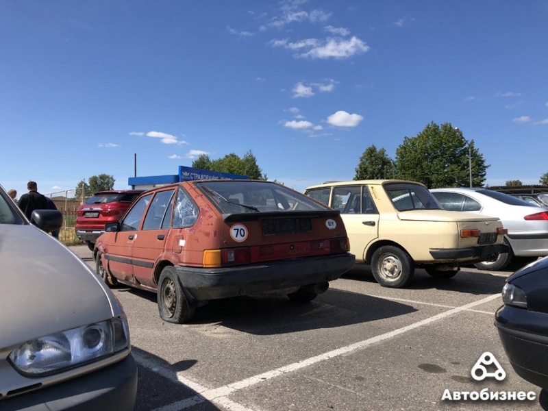 ​Даже на платных стоянках! Как брошенные автомобили побеждают закон
